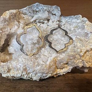 Silver tone quarter foil shaped earrings 1.5 in dangle